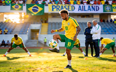 巴西国家队赛前热身 - 内马尔展示球技