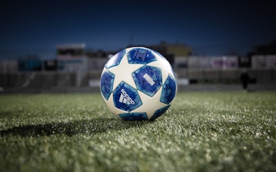 阿根廷国家队队徽 - 蓝白条纹与太阳标志